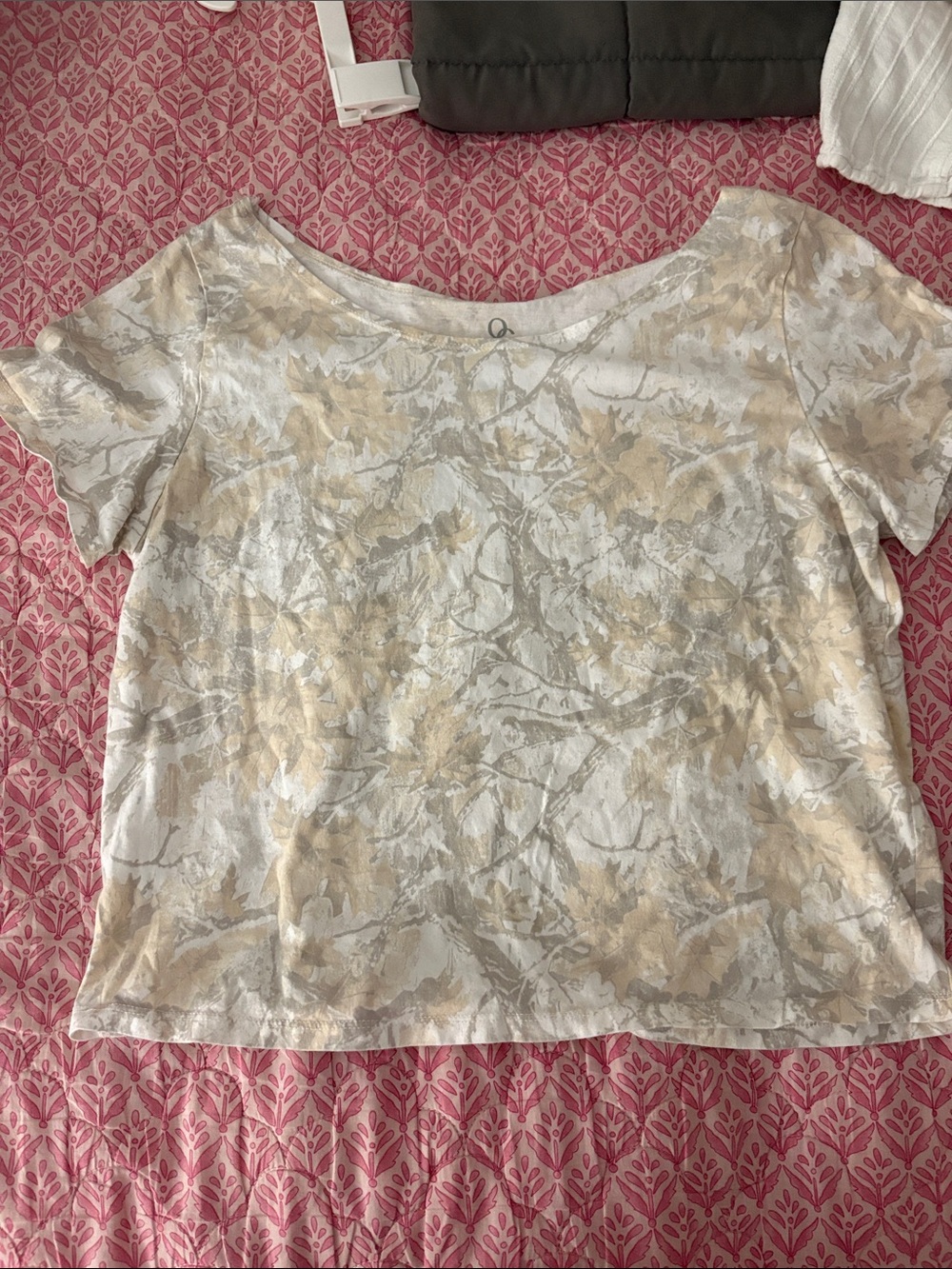 Camo cut off tee